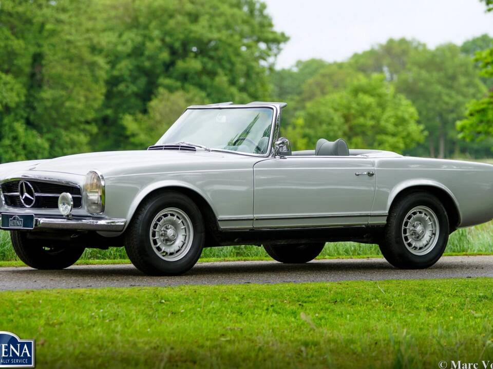 Image 1/49 of Mercedes-Benz 230 SL (1964)