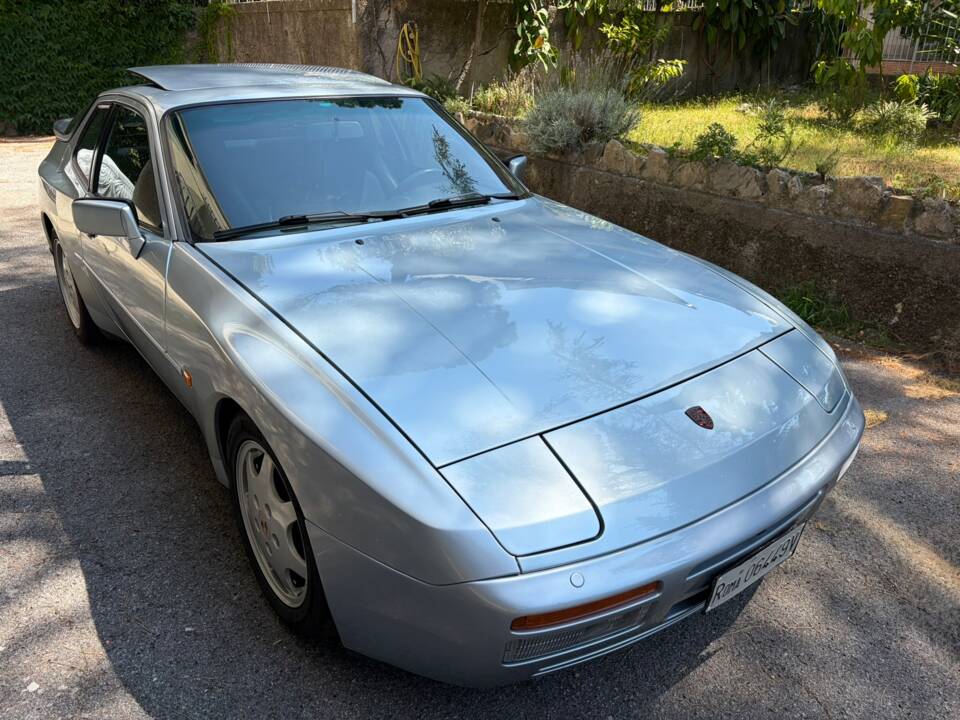 Image 14/98 of Porsche 944 Turbo S (1988)