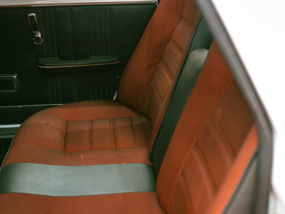 Bild 25/34 von Alfa Romeo Giulia Nuova Super 1600 (1979)