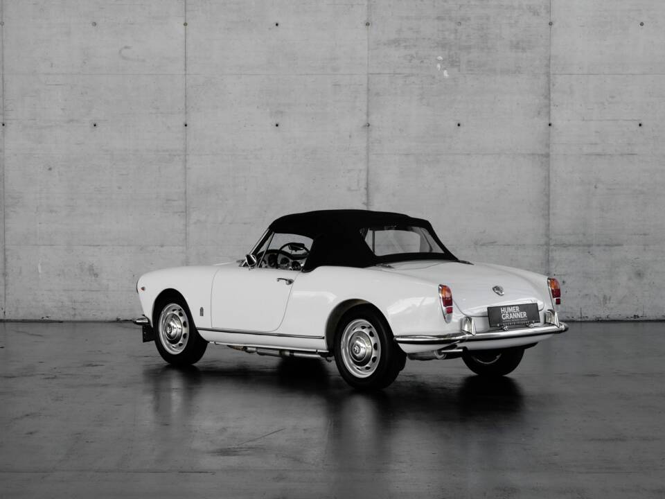 Afbeelding 6/48 van Alfa Romeo Giulia 1600 Spider (1963)