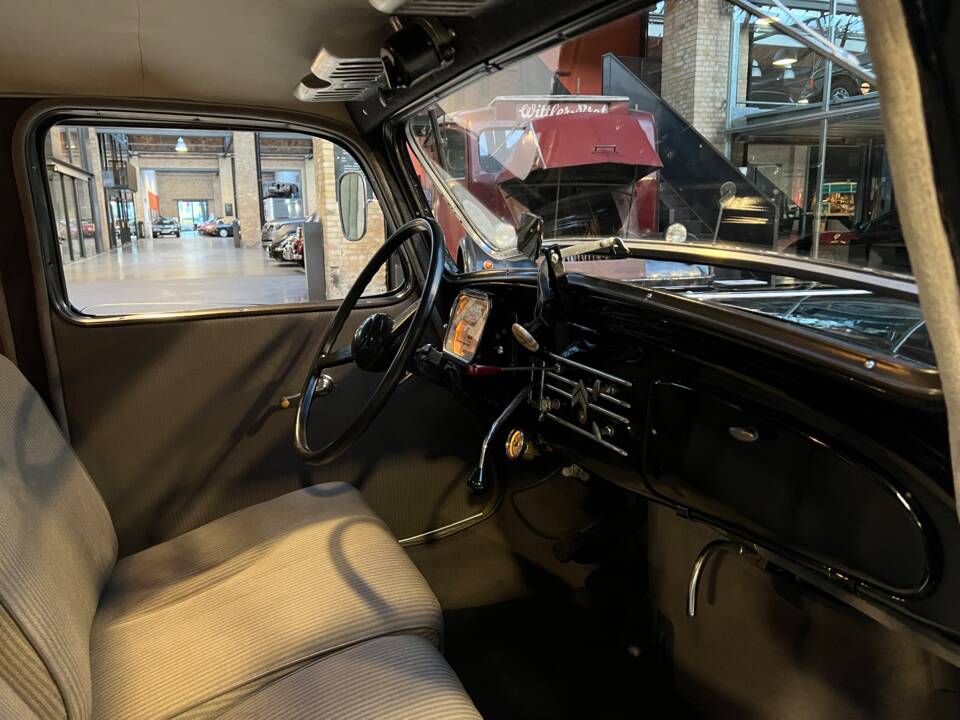 Image 19/30 de Citroën Traction Avant 11 B (1949)