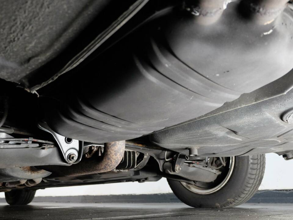 Image 29/32 de Mercedes-Benz 400 E (1991)