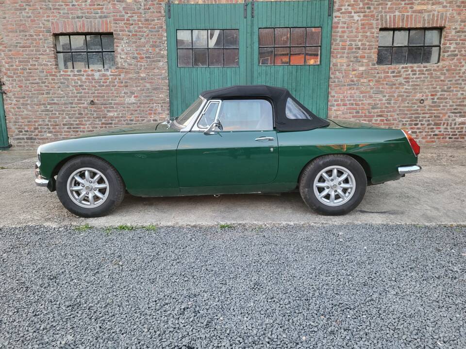 Image 40/58 of MG MGB (1971)