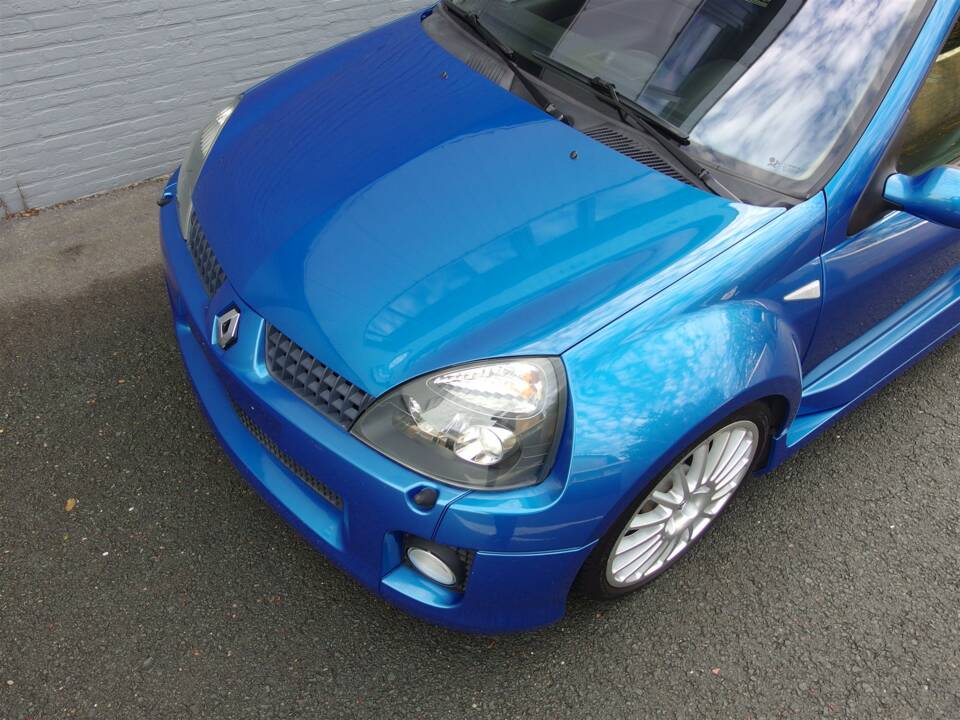 Imagen 9/100 de Renault Clio II V6 (2004)