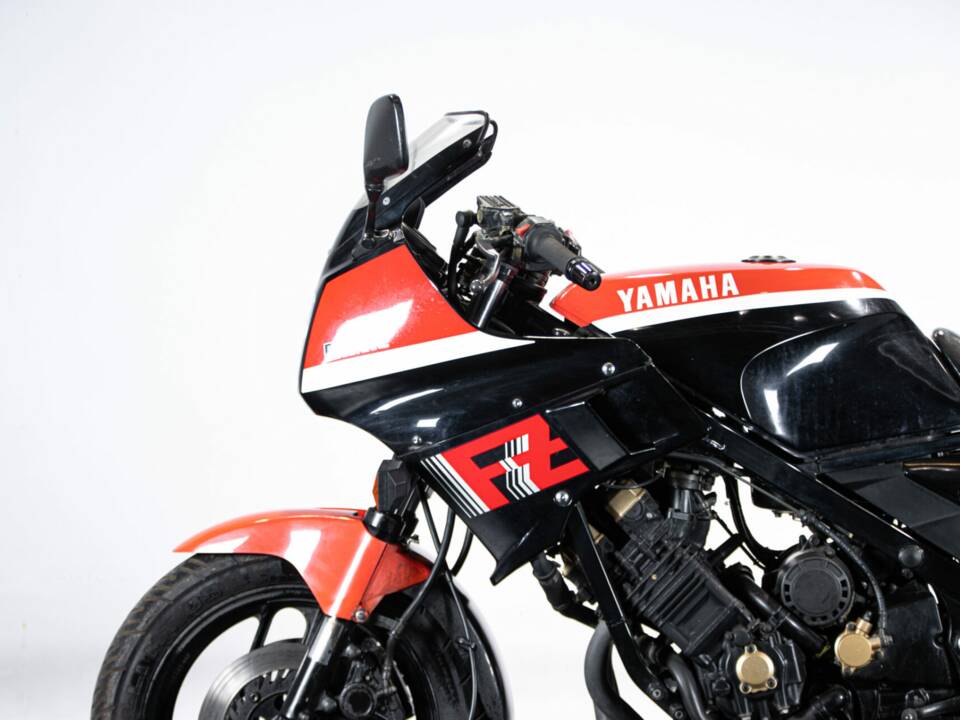 Image 21/50 of Yamaha FZ 750 (1986)