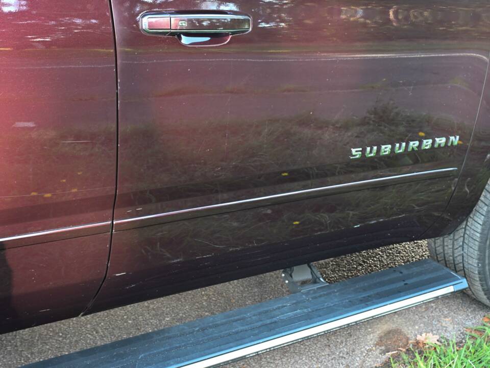 Image 45/50 of Chevrolet Suburban (2017)