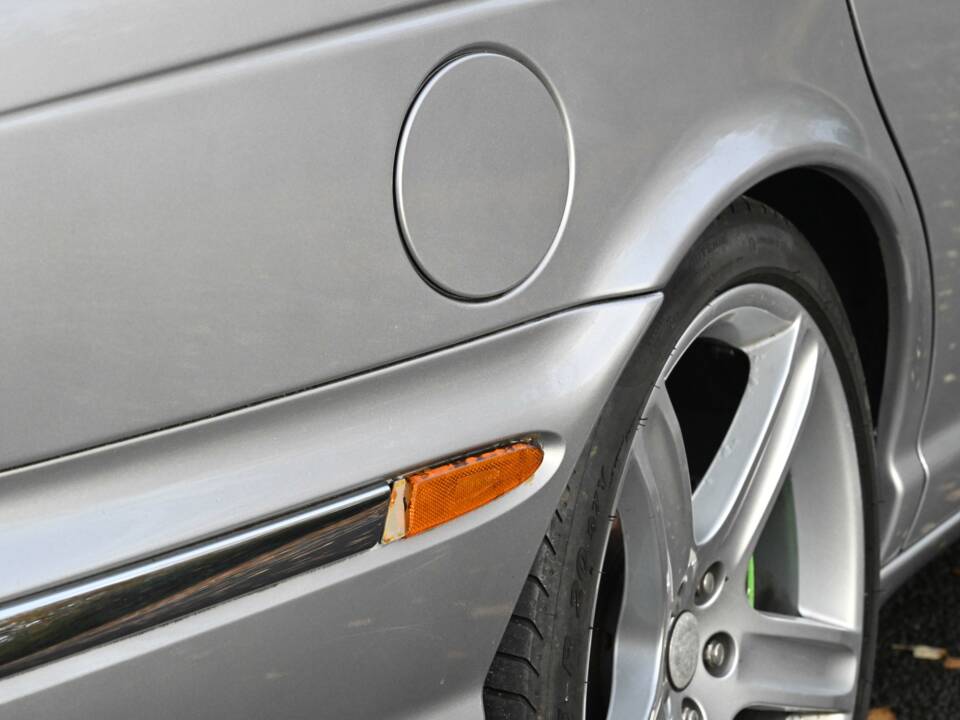 Image 25/50 of Jaguar XJ 8 4.2 (2006)