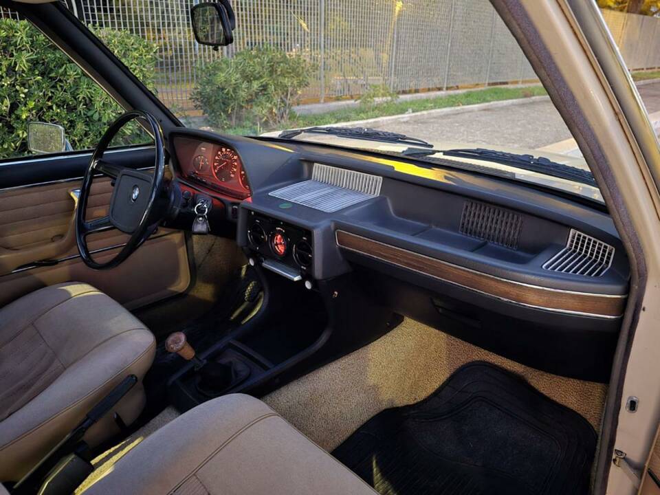 Afbeelding 43/50 van BMW 525 (1975)