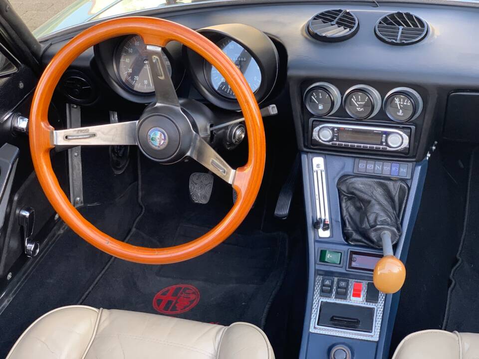Image 5/55 of Alfa Romeo 2.0 Spider (1984)