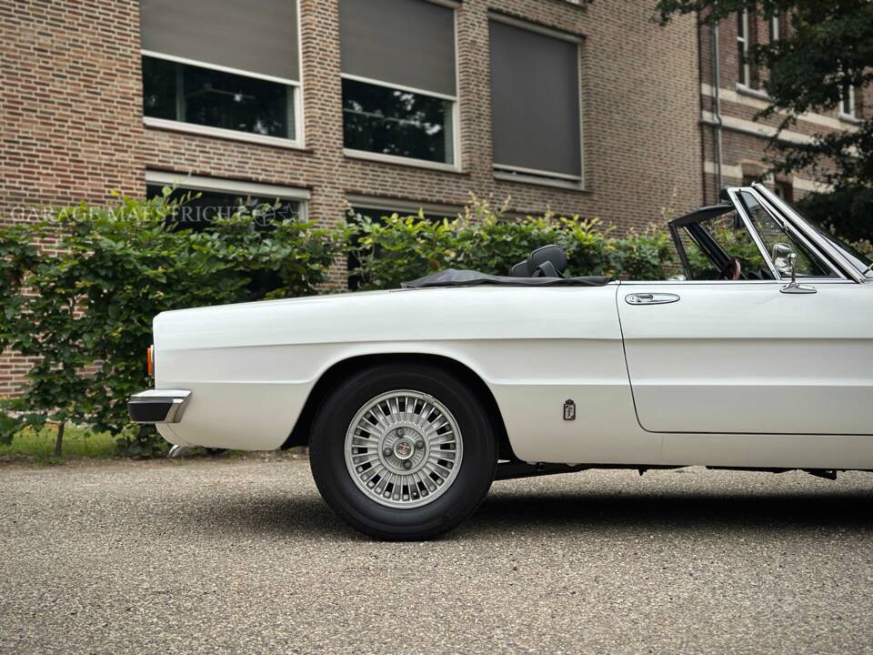 Image 11/95 of Alfa Romeo 2000 Spider Veloce (1980)