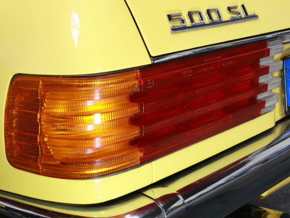 Image 22/50 of Mercedes-Benz 500 SL (1983)