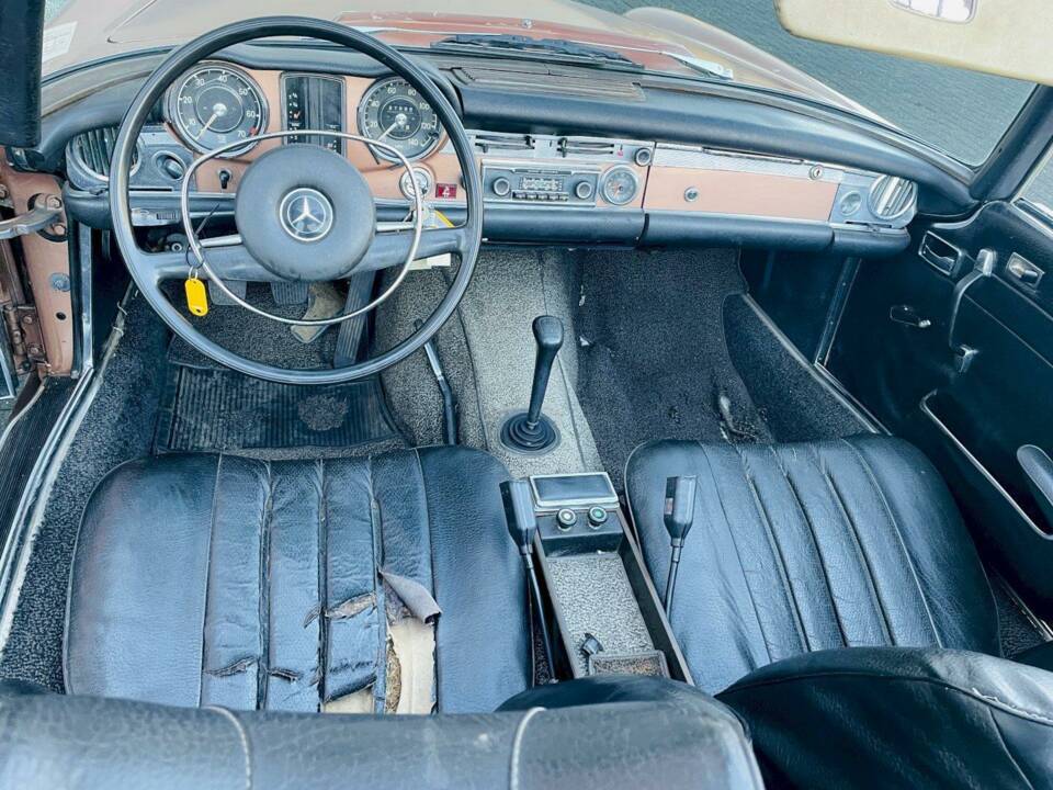 Image 17/36 of Mercedes-Benz 280 SL (1970)