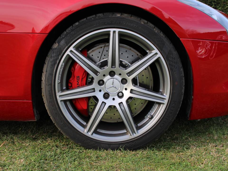 Image 26/57 of Mercedes-Benz SLS AMG (2010)