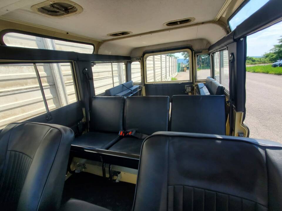 Image 11/22 of Land Rover 109 (1977)