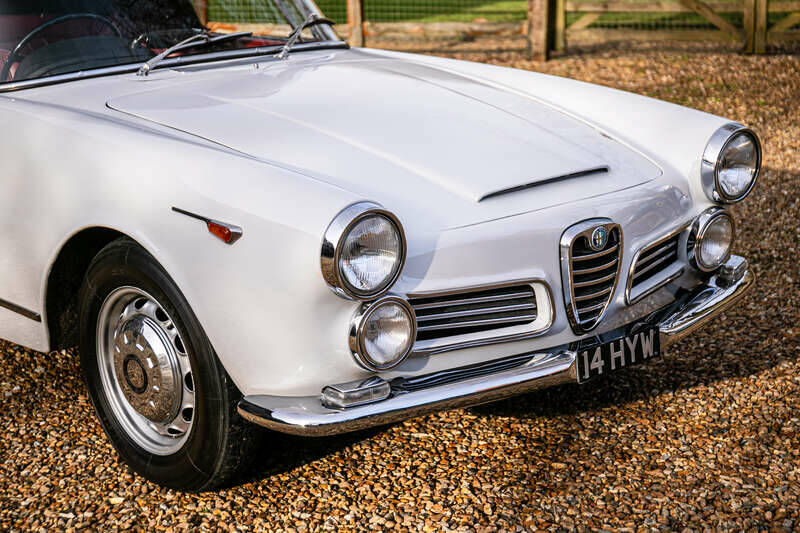 Image 8/50 of Alfa Romeo 2600 Spider (1963)