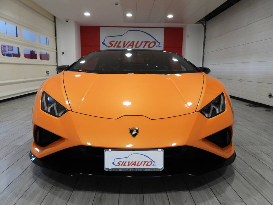 Bild 2/15 von Lamborghini Huracán Evo RWD (2020)
