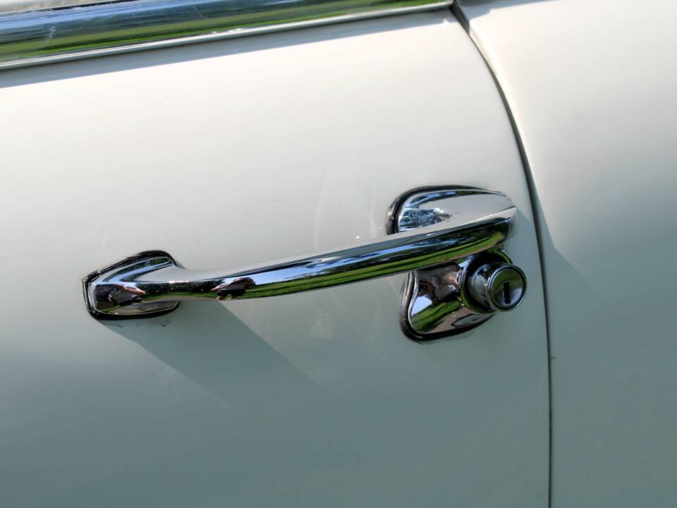 Image 14/50 of Mercedes-Benz 219 (1959)