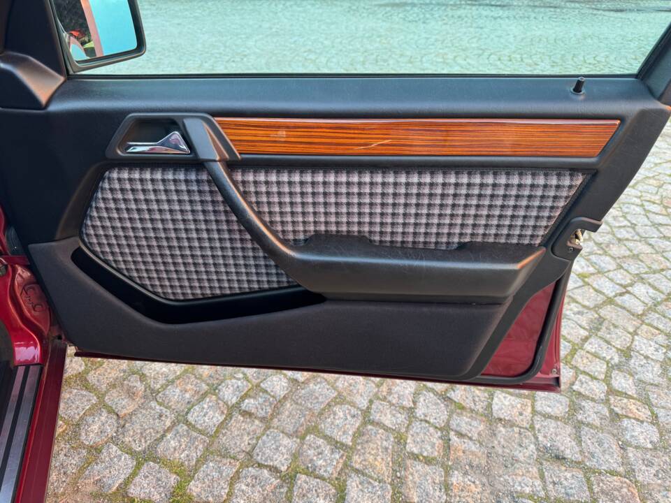 Immagine 53/75 di Mercedes-Benz 230 E (1992)
