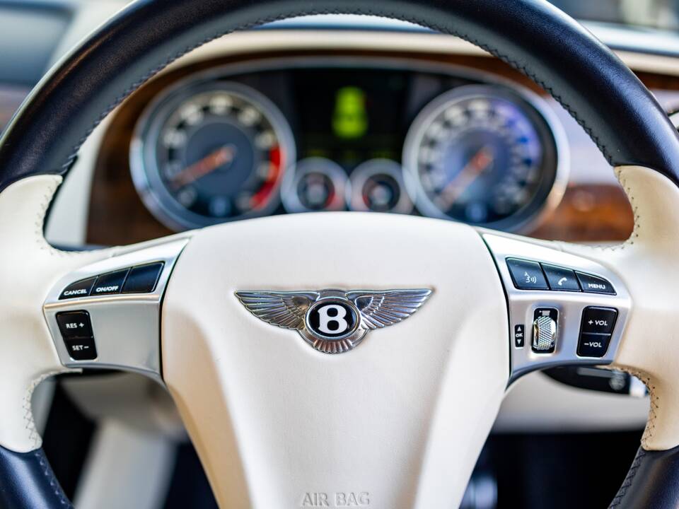 Image 21/31 of Bentley Continental Flying Spur (2013)