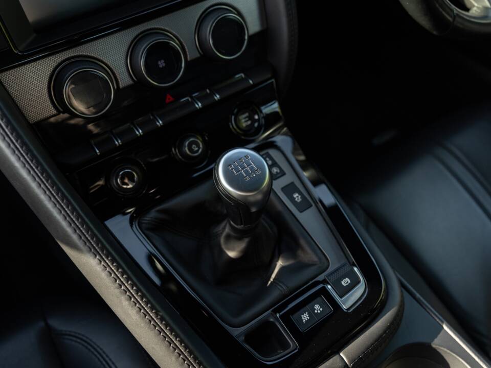 Image 11/45 of Jaguar F-Type (2016)