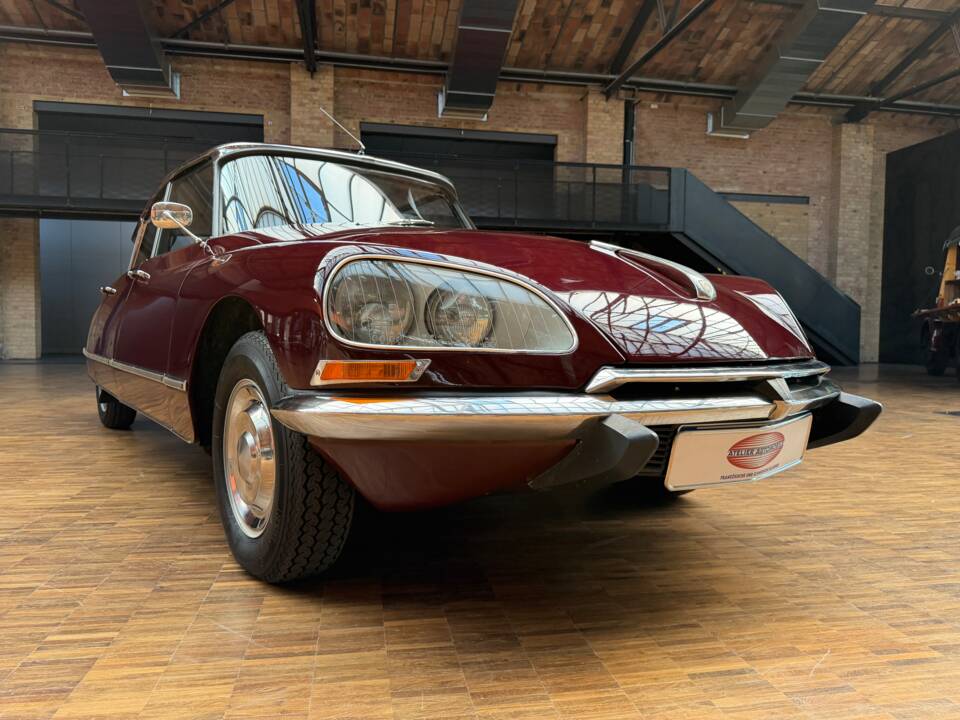 Afbeelding 7/37 van Citroën DS 21 Pallas (1967)