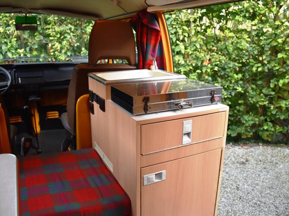 Imagen 36/49 de Volkswagen T2b Camper (1978)