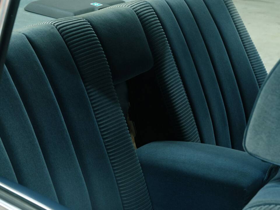 Bild 39/50 von Mercedes-Benz 230 (1977)