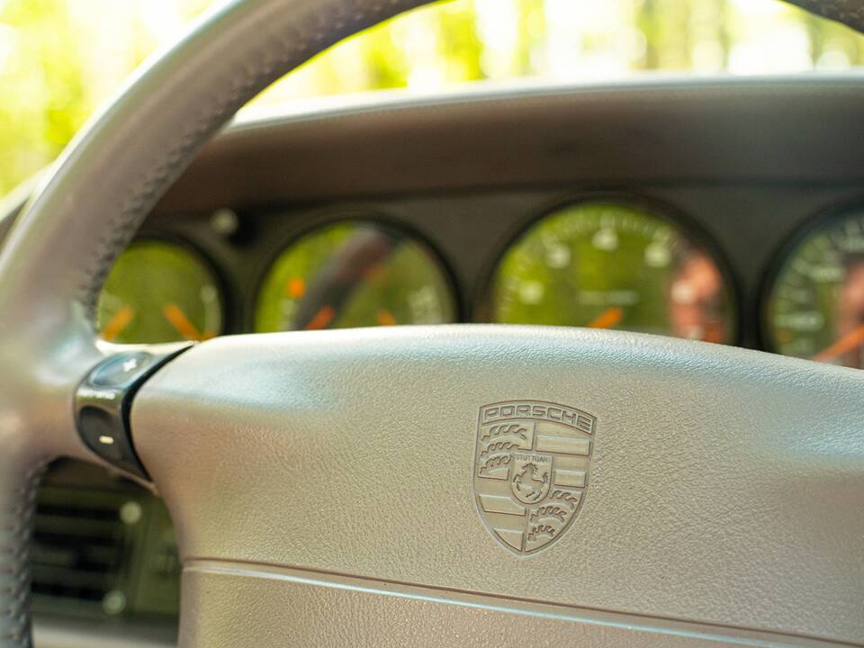 Immagine 33/47 di Porsche 911 Carrera (1994)