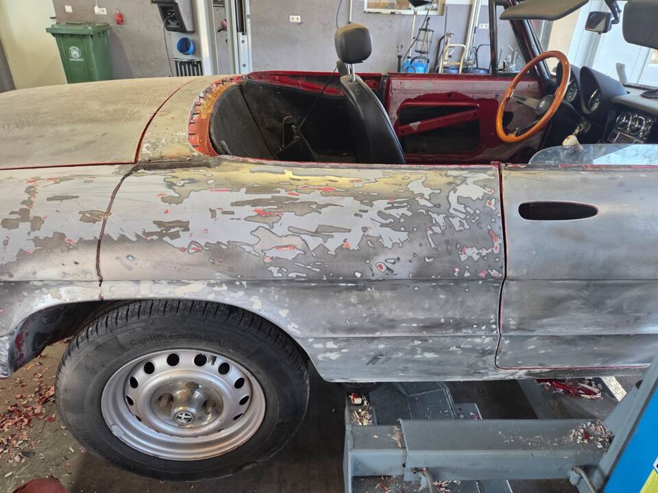 Immagine 25/77 di Alfa Romeo Spider Veloce 2000 (1981)