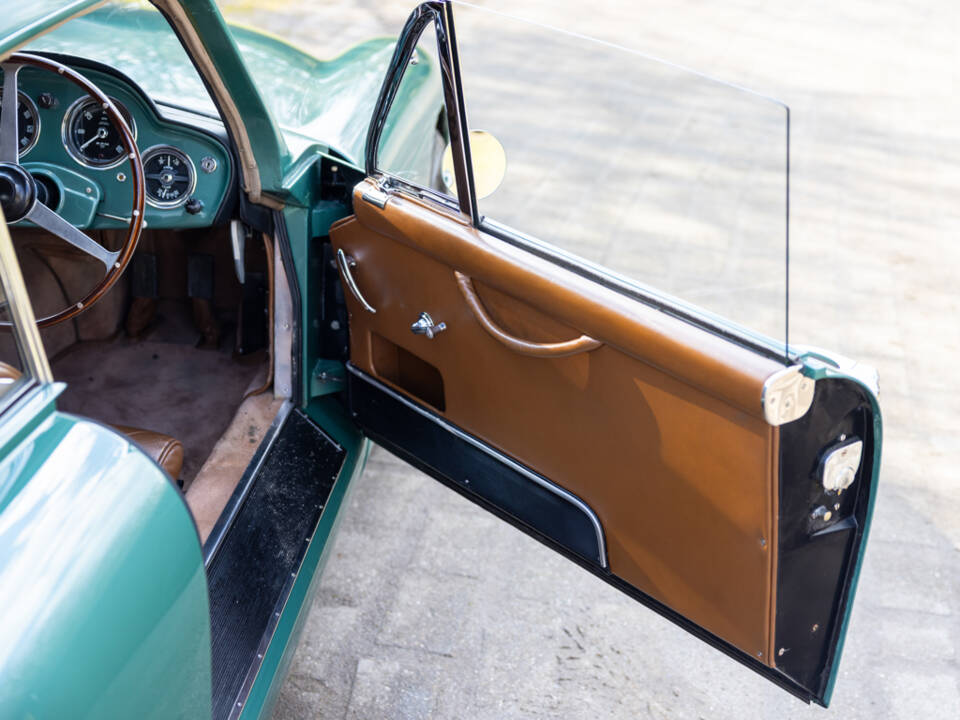 Image 25/50 of Aston Martin DB 2&#x2F;4 Mk III (1958)