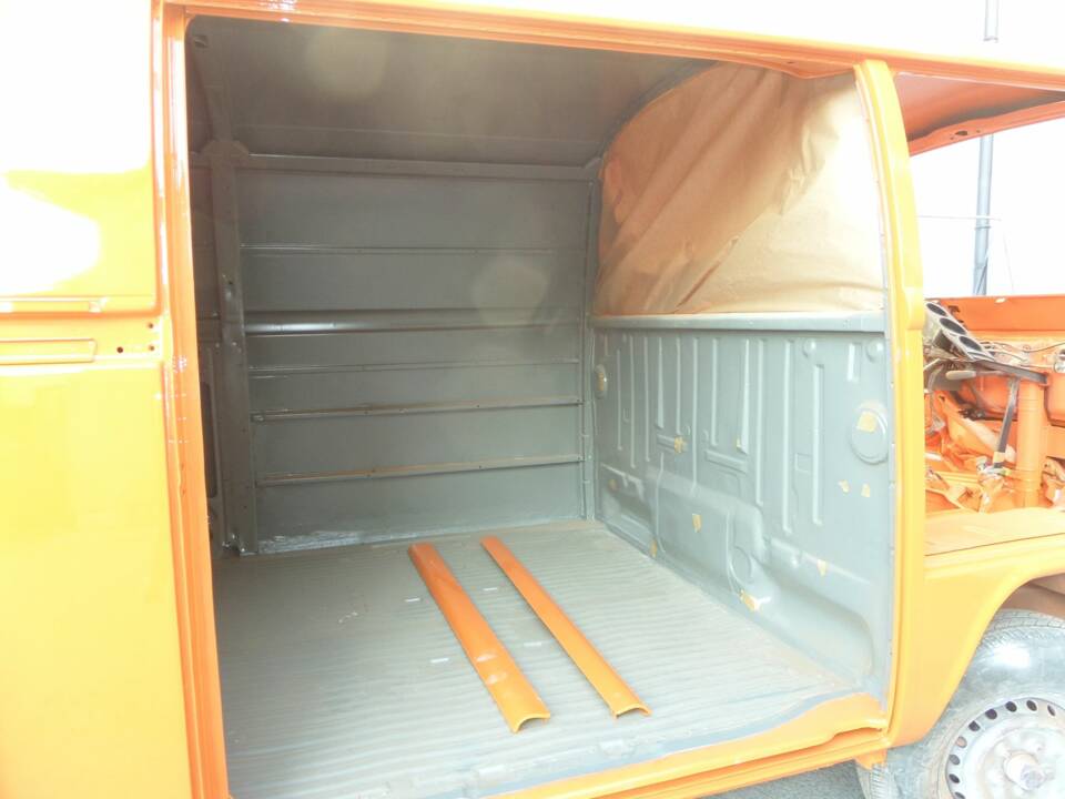 Afbeelding 63/87 van Volkswagen T2b panel van (1977)