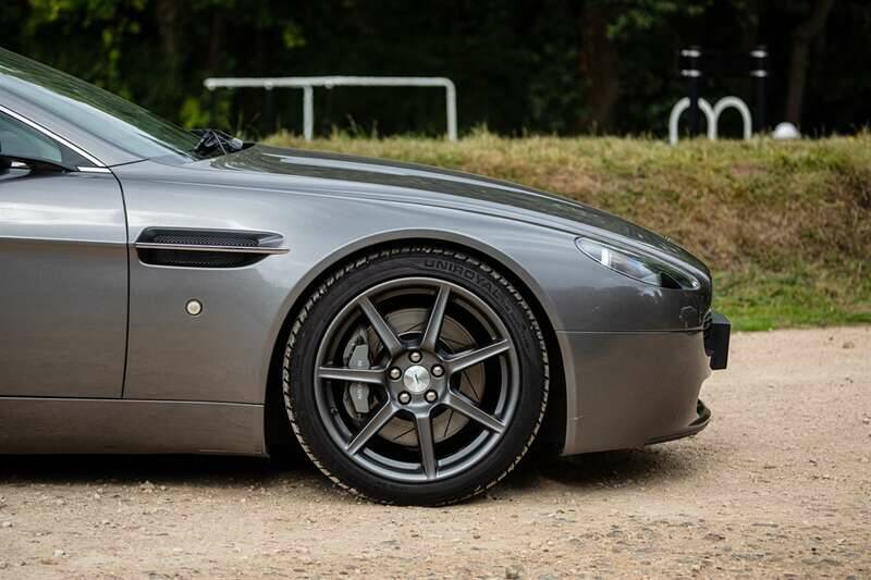 Image 40/50 of Aston Martin V8 Vantage (2006)