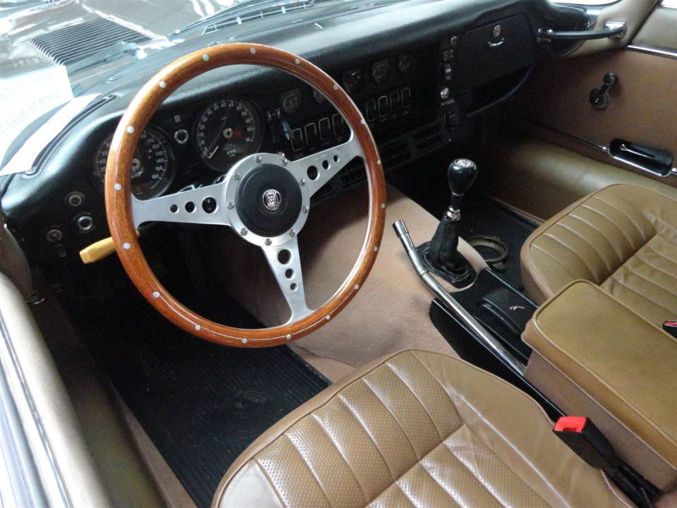 Bild 29/34 von Jaguar Type E V12 (2+2) (1973)