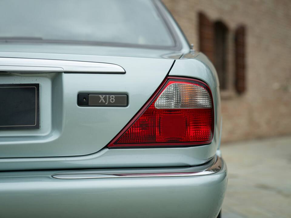 Immagine 26/50 di Jaguar XJ 8 Sovereign (1997)