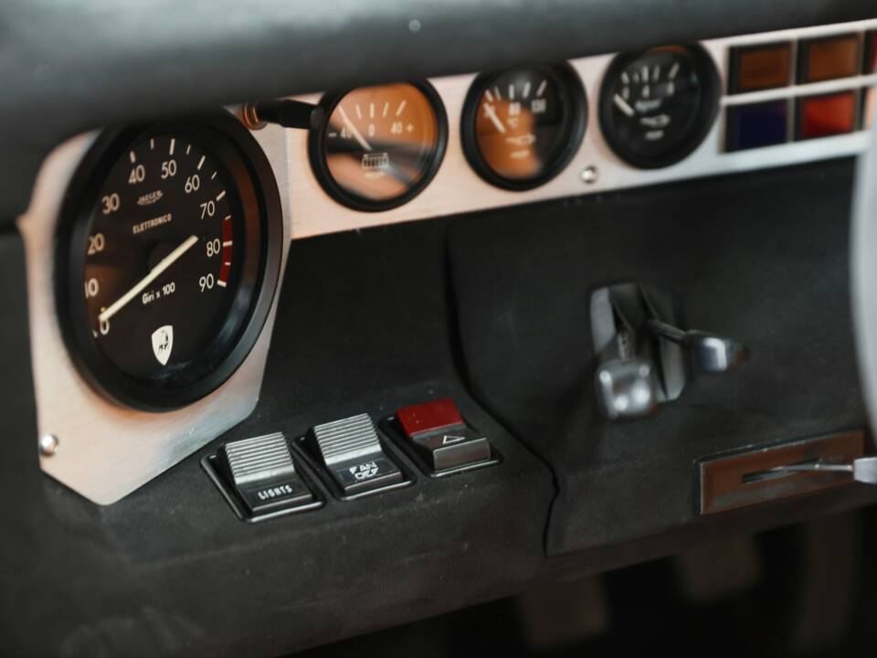Bild 34/50 von Lamborghini Urraco P 250 (1973)