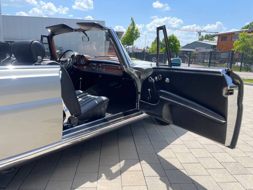 Image 19/47 of Mercedes-Benz 250 SE (1966)