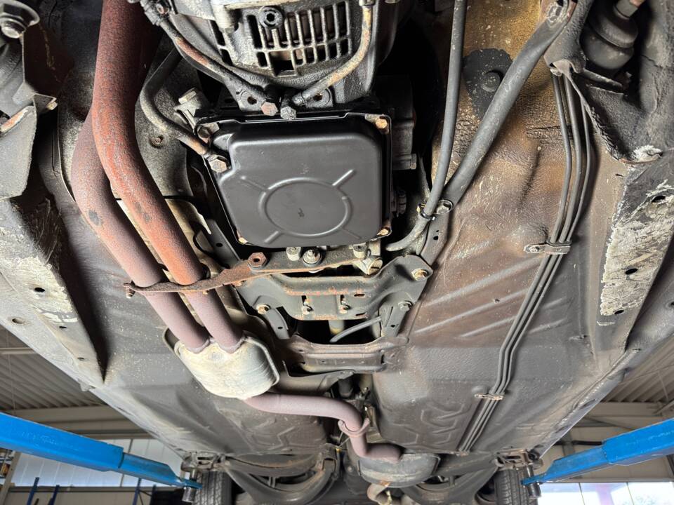 Image 32/34 of Mercedes-Benz 200 (1983)