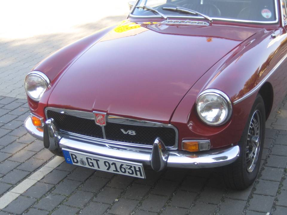 Image 8/9 of MG MGB GT V8 (1974)