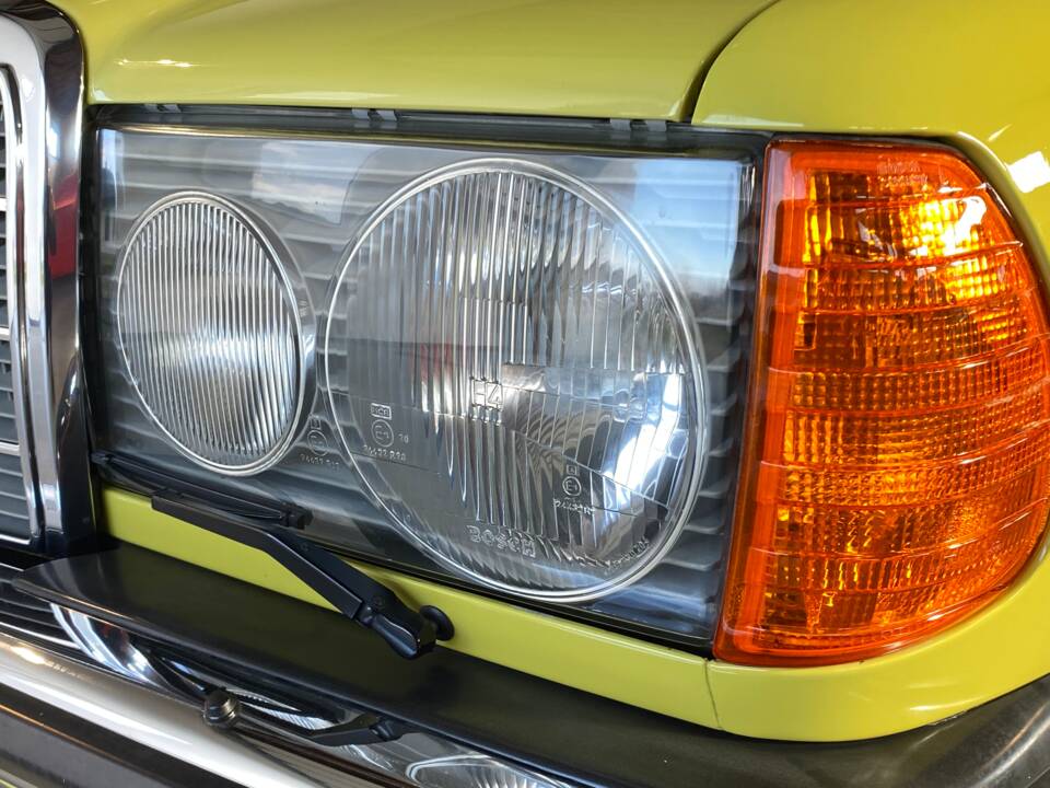 Bild 9/71 von Mercedes-Benz 250 (1979)