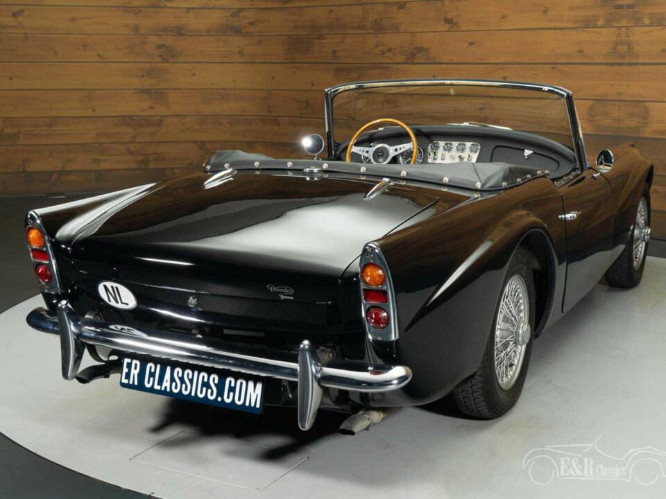 Image 14/19 of Daimler SP 250 (1961)