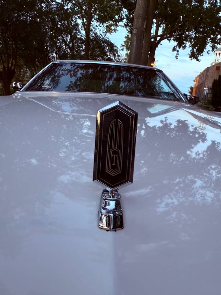 Bild 17/21 von Oldsmobile Toronado Brougham (1973)