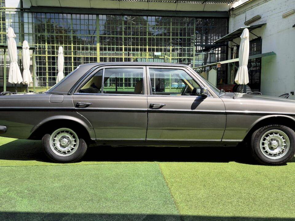 Image 12/71 of Mercedes-Benz 240 D (1980)