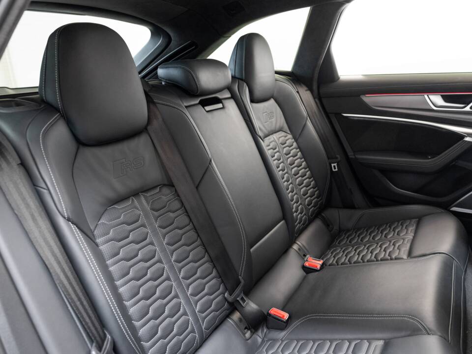 Image 32/40 of Audi RS6 Avant (2019)