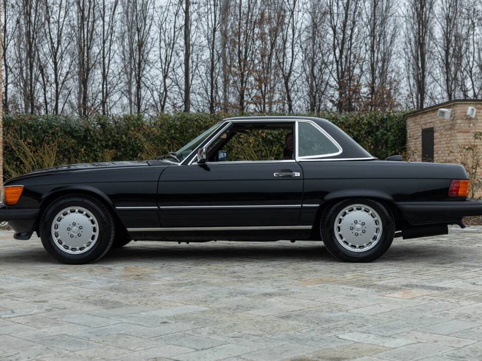 Afbeelding 11/50 van Mercedes-Benz 560 SL (1986)