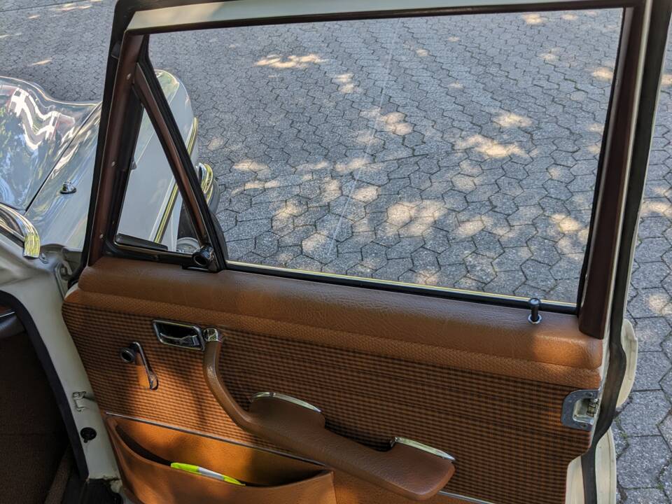 Bild 16/21 von Mercedes-Benz 280 SE 3,5 (1971)