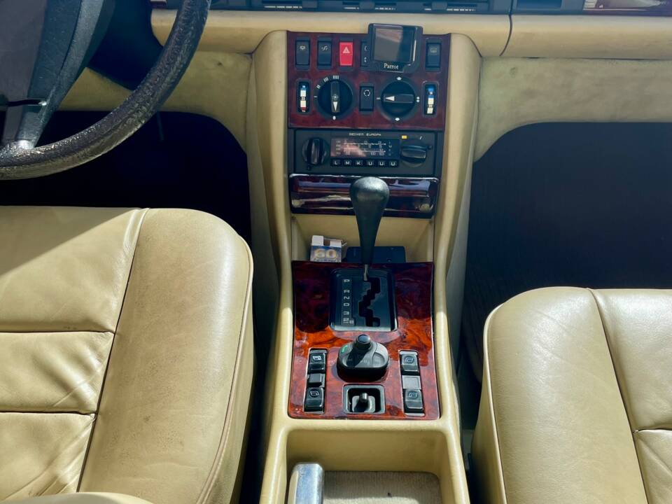 Bild 37/65 von Mercedes-Benz 380 SEC (1983)