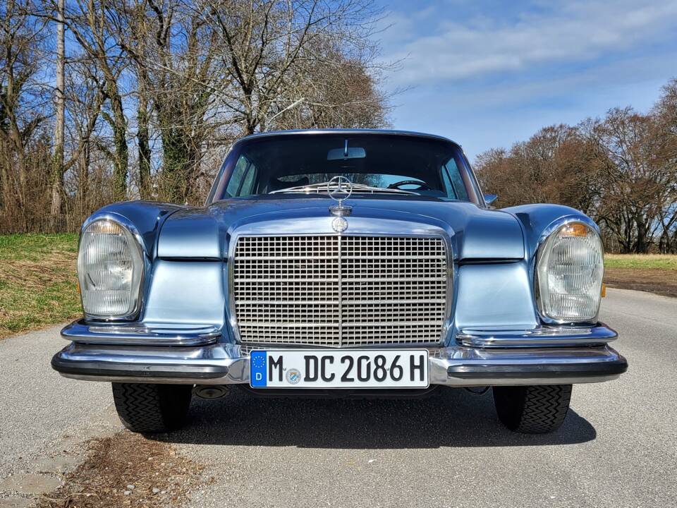 Imagen 9/20 de Mercedes-Benz 280 SE 3,5 (1971)