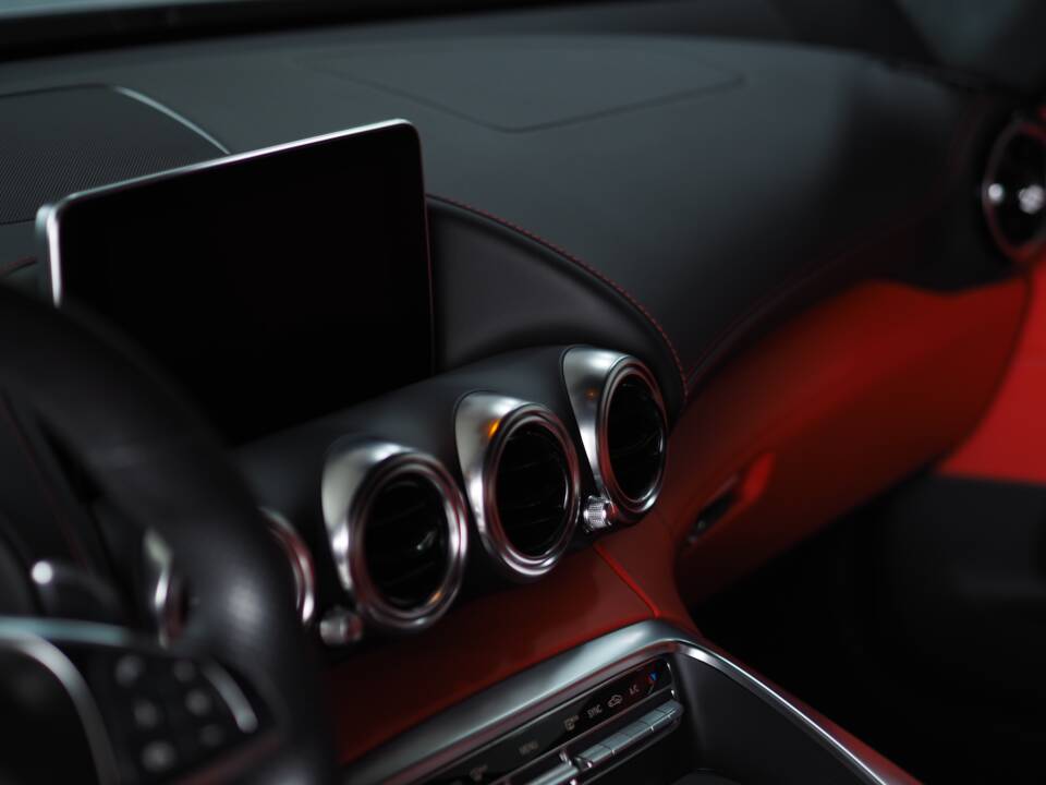 Image 44/49 of Mercedes-AMG GT-S (2015)