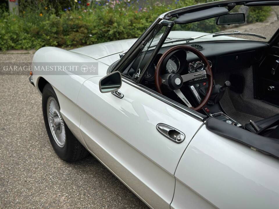 Image 25/95 of Alfa Romeo 2000 Spider Veloce (1980)