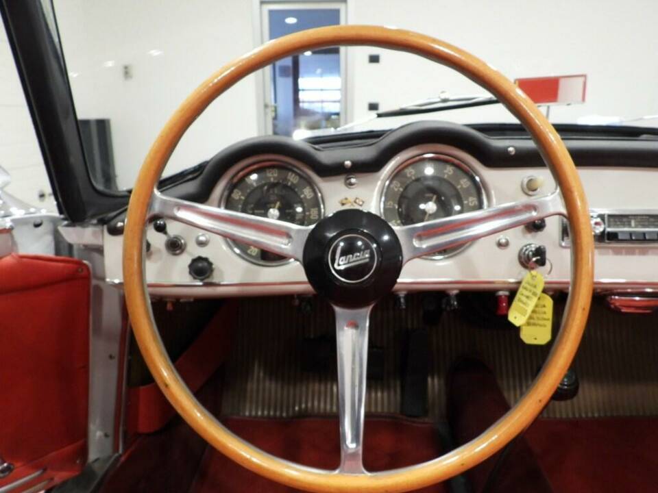 Image 4/10 de Lancia Aurelia B24 Convertible (1958)